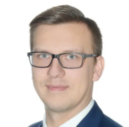 Uczestnik szkolenia biznesowego i sprzedażowego zadowolony z programu Oskara Jankowiaka